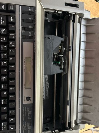 Máquina de Escribir Electrónica Panasonic R194