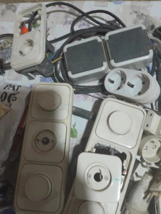 Lotes de enchufes y llaves de luz