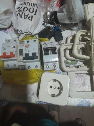 Lotes de enchufes y llaves de luz