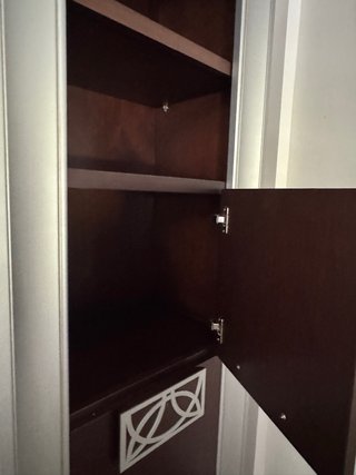 Estantería wengue y plata