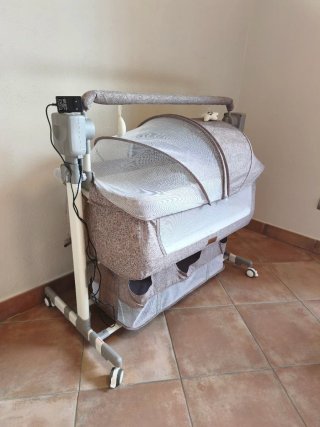 Minicuna colecho con mosquitera y balanceo