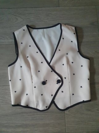 Chaleco SHEIN Corazones Negro/Rosa es corto