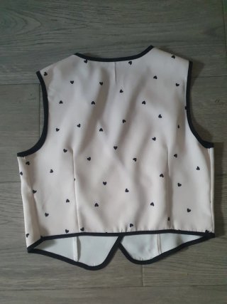 Chaleco SHEIN Corazones Negro/Rosa es corto