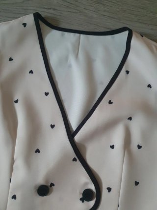 Chaleco SHEIN Corazones Negro/Rosa es corto