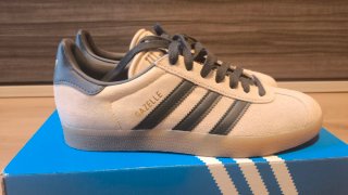 Adidas Gazelle Beige/Negro Talla 40 – NUEVAS
