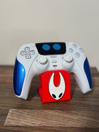 Soporte stand Mando PS5 Hornet Hollow Knight