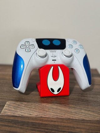 Soporte stand Mando PS5 Hornet Hollow Knight