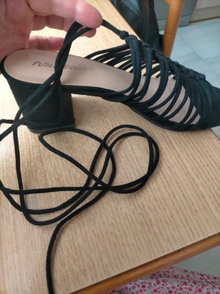 Sandalias de mujer negras.Solo se hace envíos