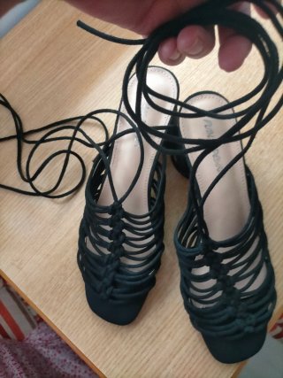Sandalias de mujer negras.Solo se hace envíos