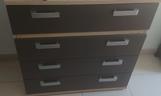 Cómoda de madera y metal