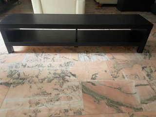 Mueble bajo alargado negro/marron