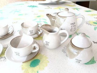 Juego de café 6 tazas y tetera, lechera, azucarero