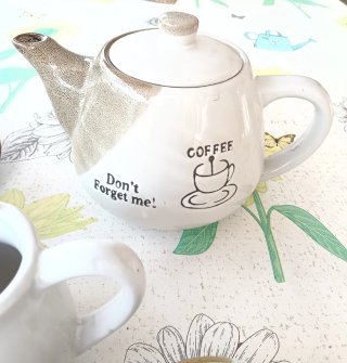 Juego de café 6 tazas y tetera, lechera, azucarero