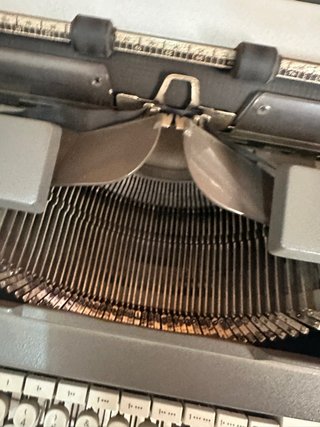 Máquina de escribir Olivetti Línea 98