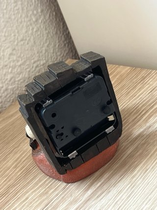 Reloj Bruja con Esqueleto y Bola de Cristal