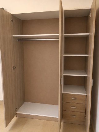 Armario roble nuevo 3 puertas y cajonera