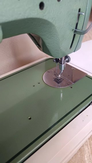 Máquina de coser Refrey 427 transforma en maleta
