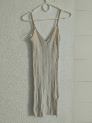 Vestido Bershka beige tirantes