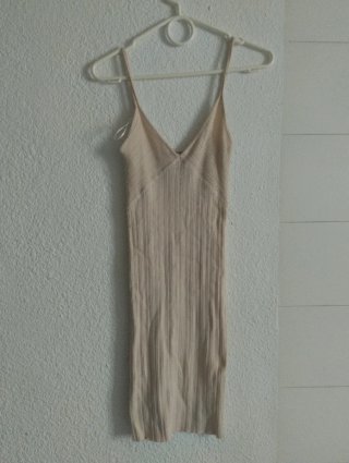 Vestido Bershka beige tirantes