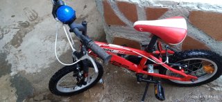 Bicicleta infantil roja