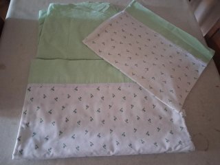 Juego de sábanas verde y blanco
