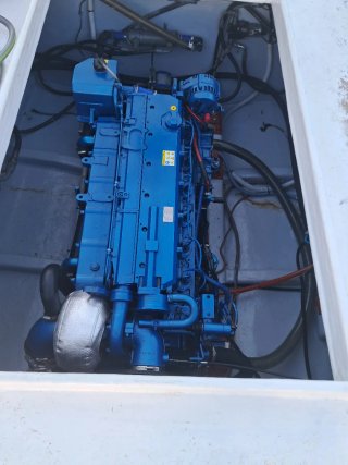 Barco artes menores pulpo y atún totalmente equipa