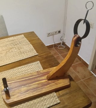 Jamonero de madera