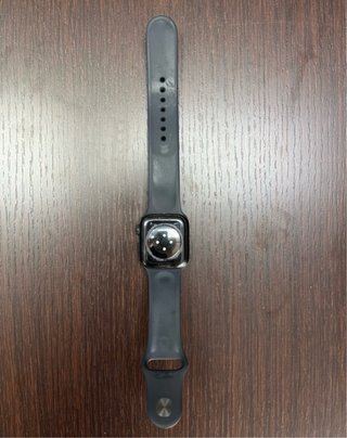 Apple Watch Series 7 Space Gray.