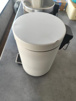 Papeleras de baño Ikea (negra y blanca)