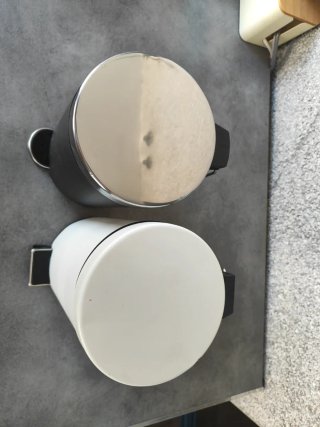 Papeleras de baño Ikea (negra y blanca)