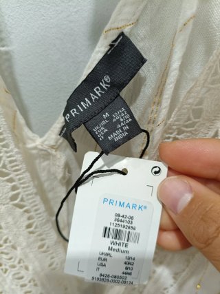 Mono largo blanco con detalles dorados