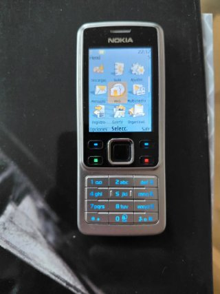 Teléfono Móvil Nokia Plata y Negro