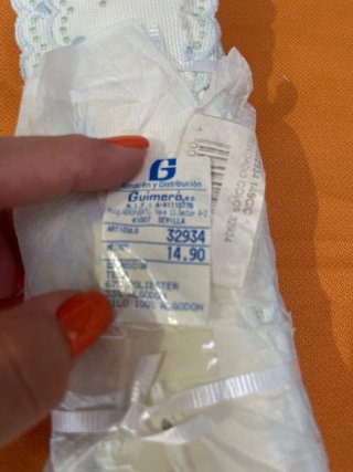 Tira bordada con corazones y puntilla