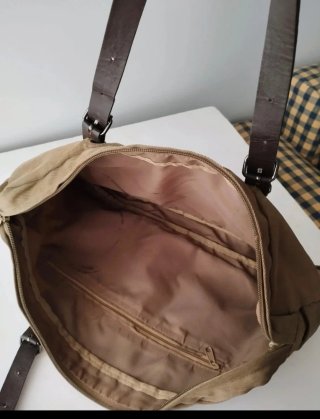 Bolso de mano de lona y piel
