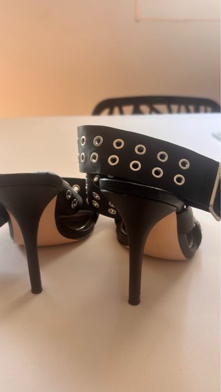Sandalias Zara Tacón Negro y Plateado