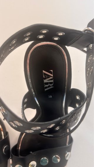 Sandalias Zara Tacón Negro y Plateado