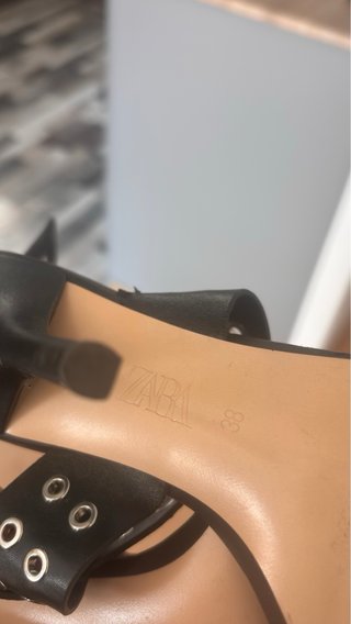 Sandalias Zara Tacón Negro y Plateado