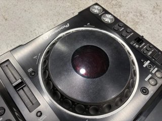 2x Pioneer DJ CDJ-2000NXS2 + Flightcases