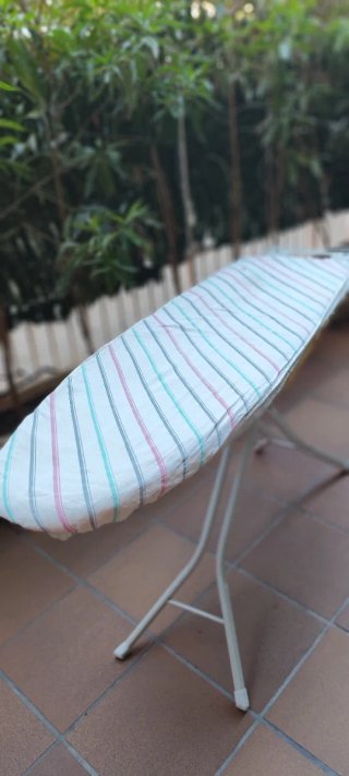 Tabla de planchar con soporte