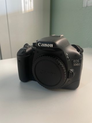 Canon EOS 550D + 2 baterias + cargador