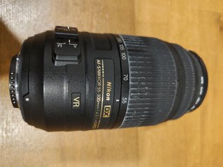 Equipo de fotografía Nikon con varios objetivos