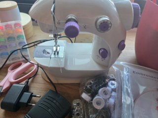 Mini kit de costura con accesorios