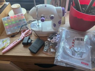 Mini kit de costura con accesorios
