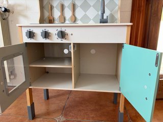 Cocina de juguete de madera