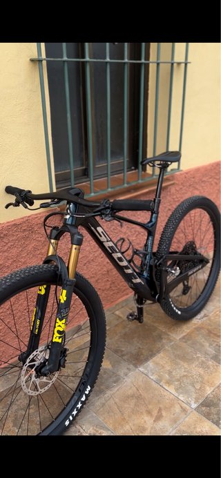 Bicicleta Scott Spark Team RC 2025