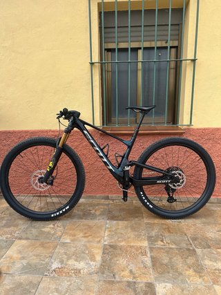 Bicicleta Scott Spark Team RC 2025