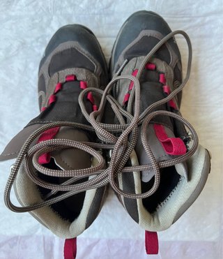 Botas de montaña Quechua marrones y rosas