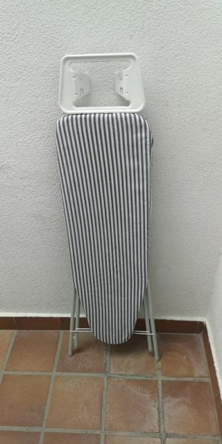 Tabla de planchar con soporte para plancha