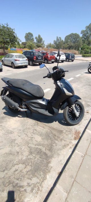 Piaggio Beverly 125cc Maxi Scooter Negra