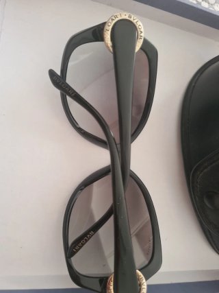 Gafas de sol Bulgari negras y doradas